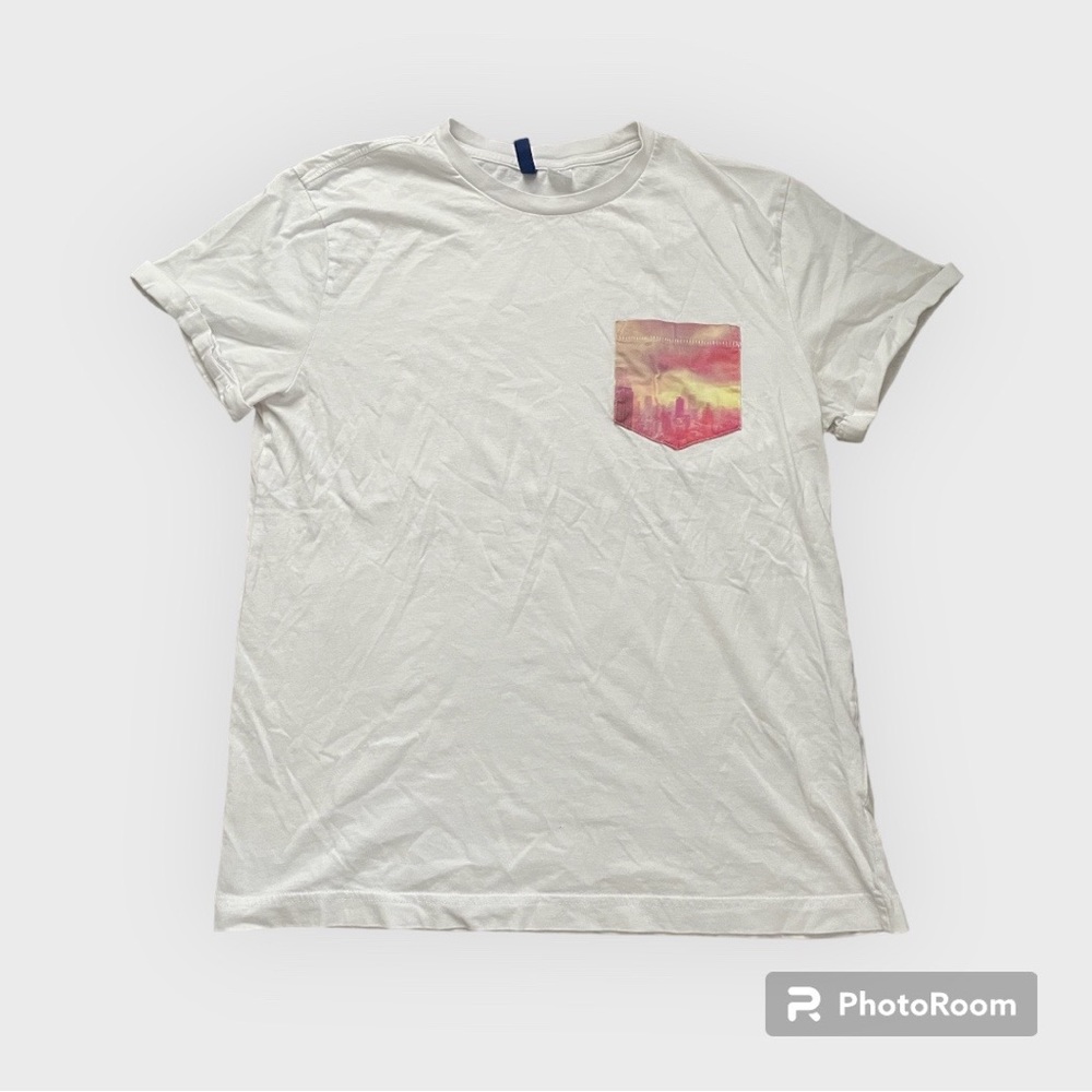 White tee shirt